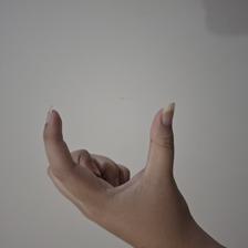 Isyarat fingerspelling huruf C