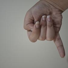 Isyarat fingerspelling huruf J